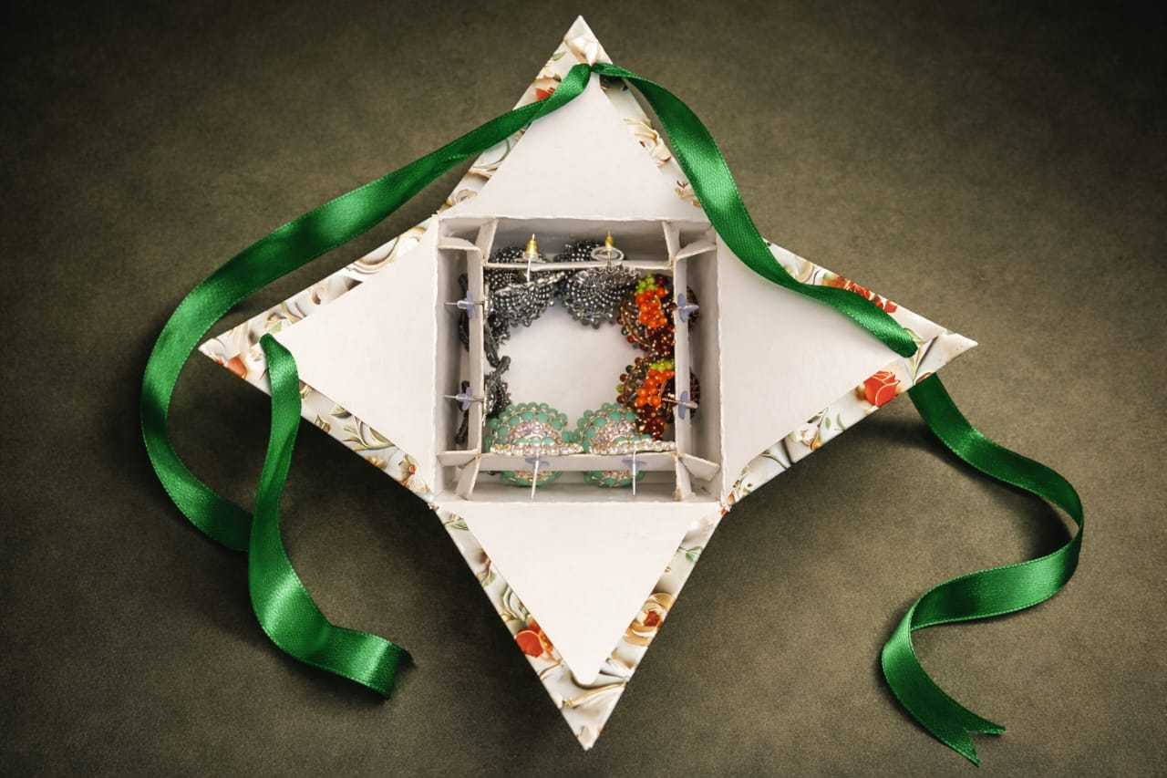 GiftOra Elegant Floral Earring Gift Box – 4 Pairs (Classic Edition)